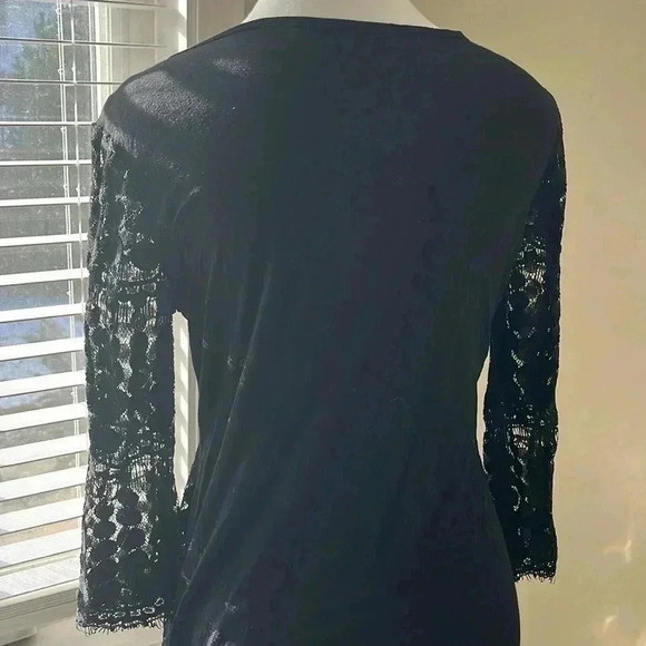 ❤️2/$30❤️[S]Solitaire Black Laced  3/4 Sleeve Crew Neck Blouser - Picture 4 of 5